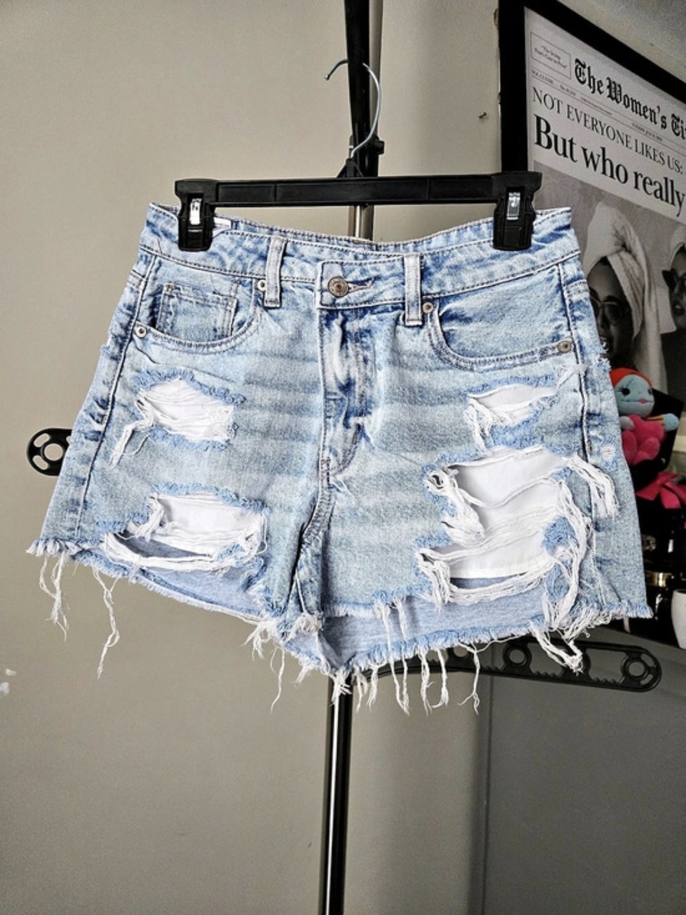 American Eagle Women's Blue Distressed Denim Shorts Size 4